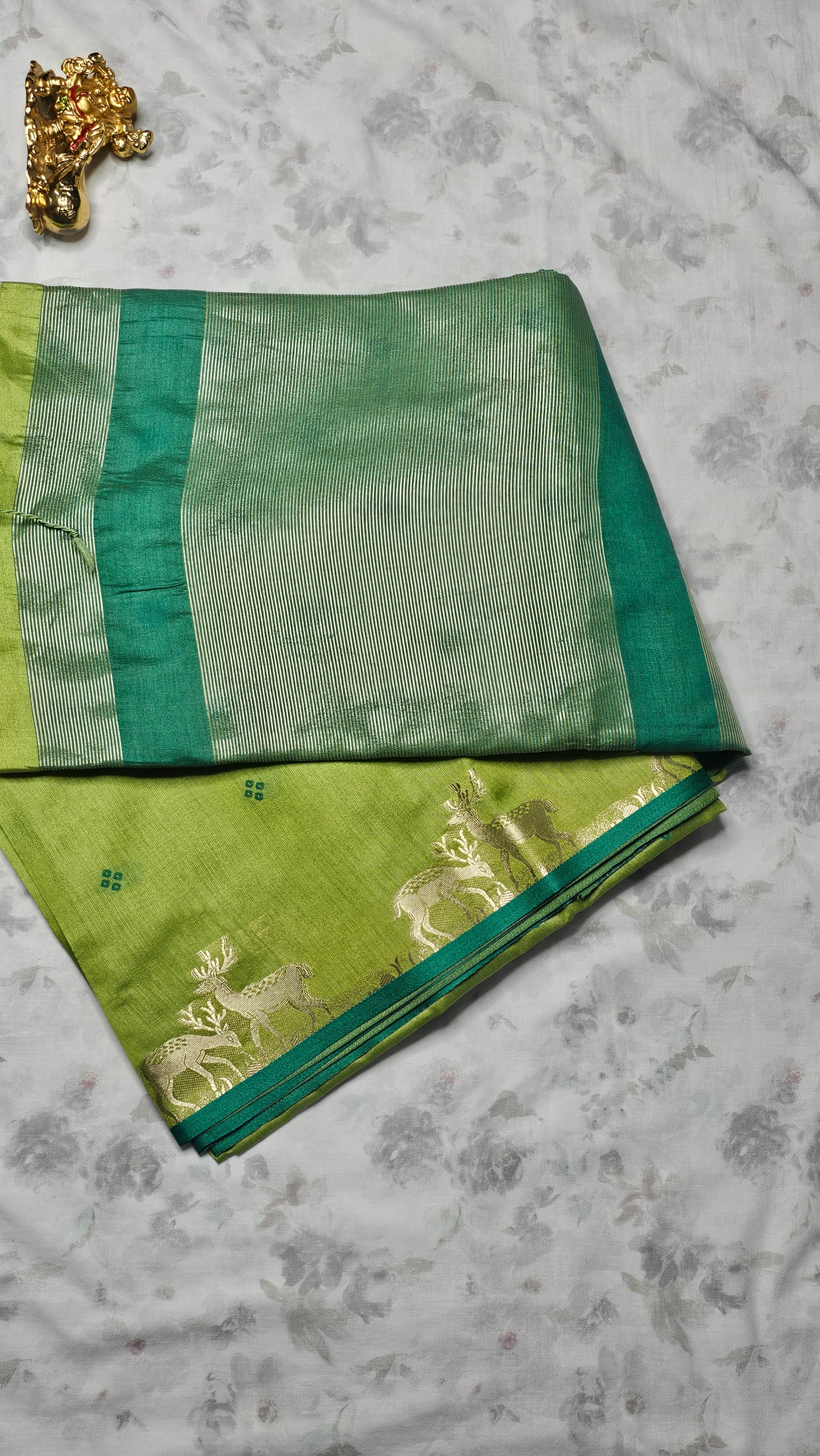 Elegant Green Silk Saree with Golden Deer Motif & Contrast Pallu
