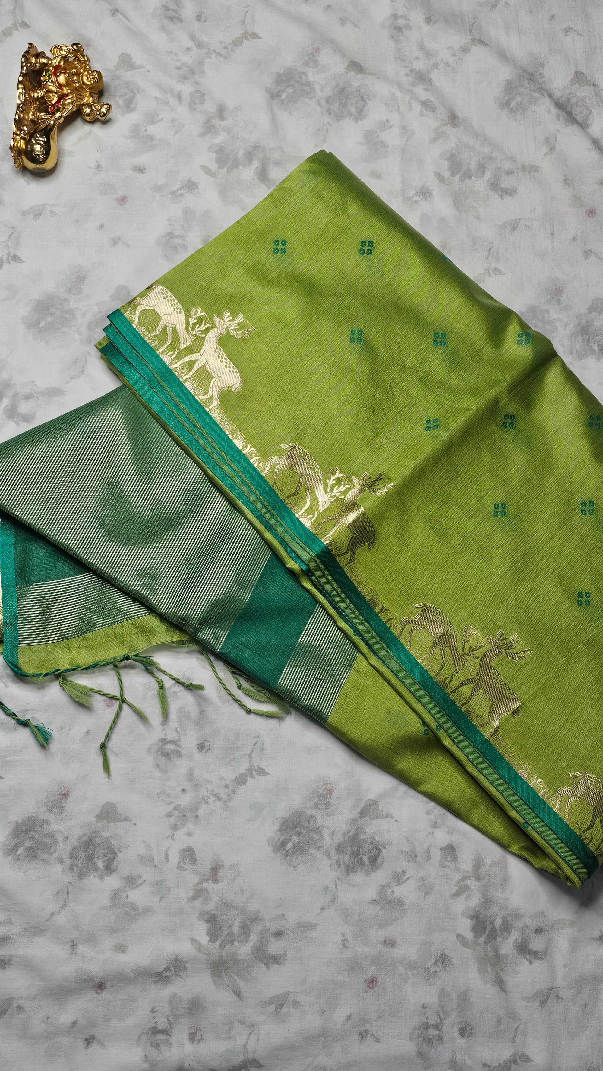 Elegant Green Silk Saree with Golden Deer Motif & Contrast Pallu