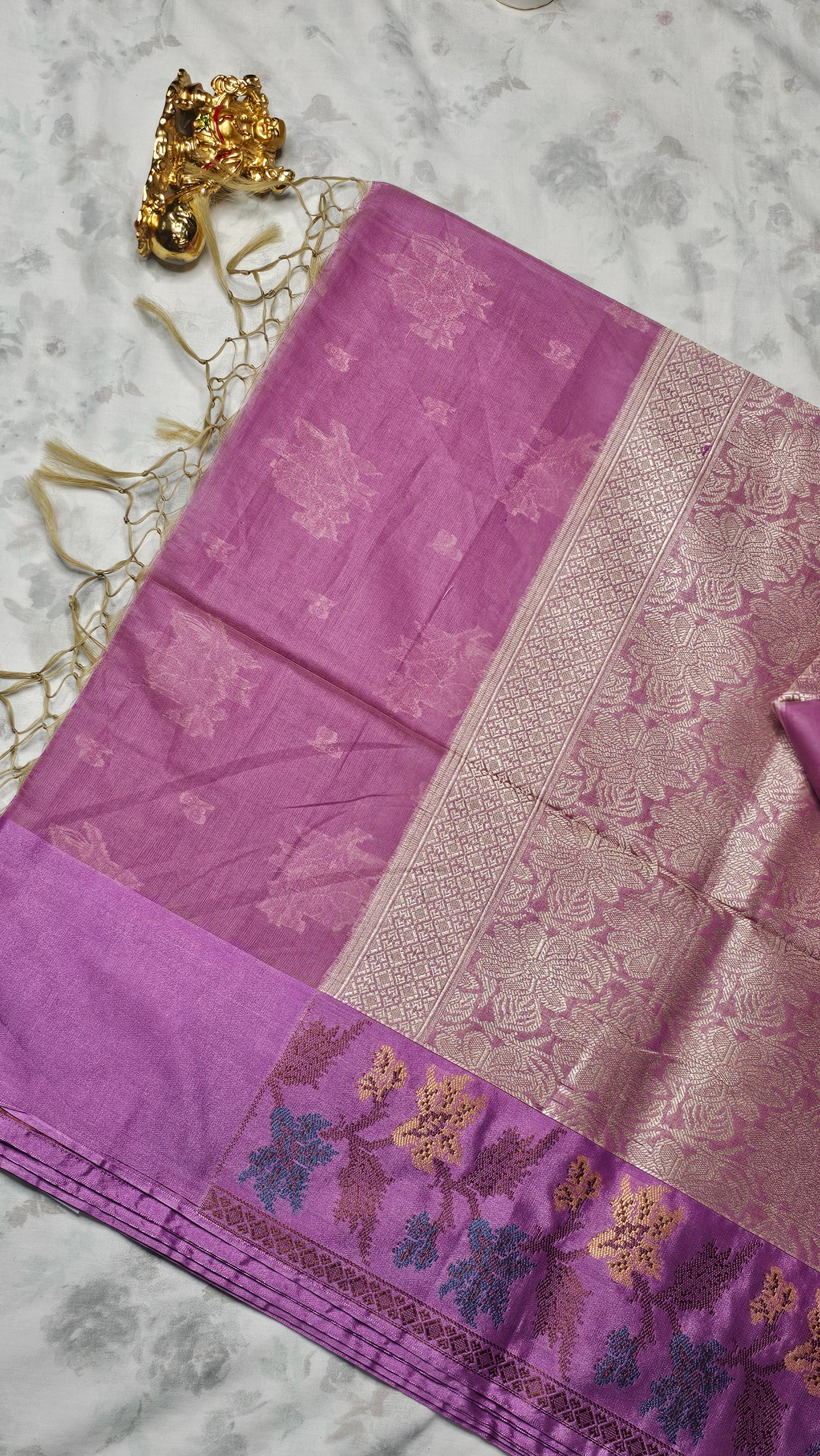Graceful Purple Silk Saree with Floral Zari Weave & Elegant Pallu