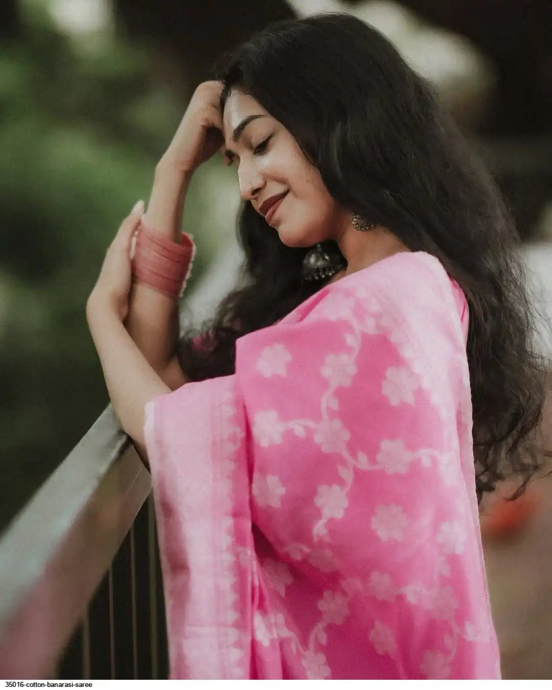 Elegant Pink Banarasi Cotton Saree with Jacquard Weaving